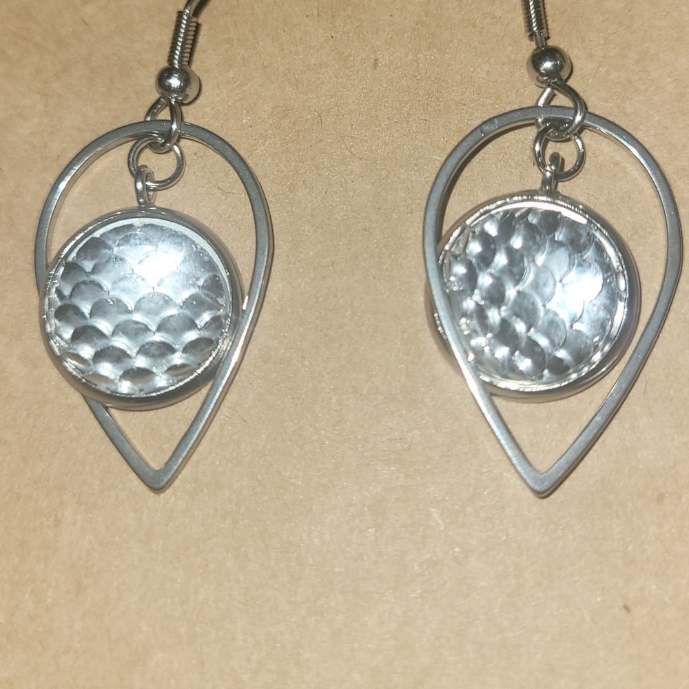 Earrings - Picture 9 of 10